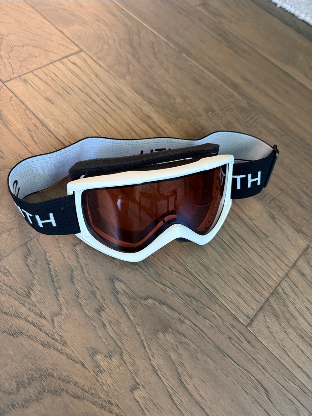 SMITH White Frame Snow Goggles with Amber Lens rose